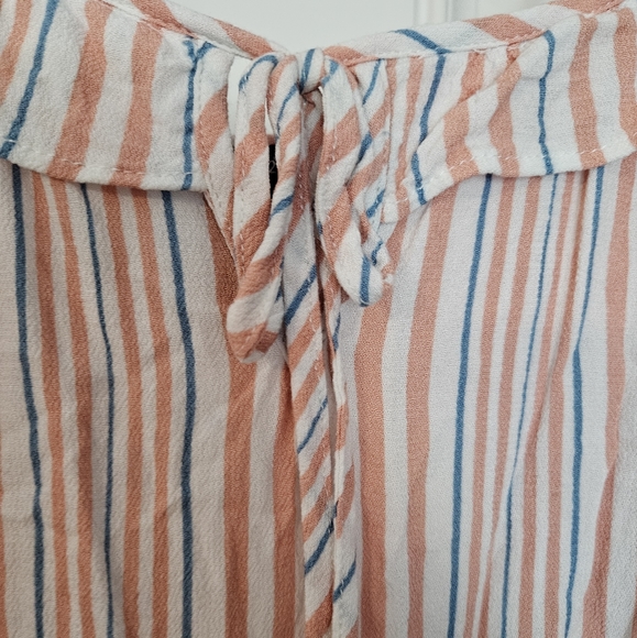 Forever21 top size Medium.        A - Picture 7 of 8